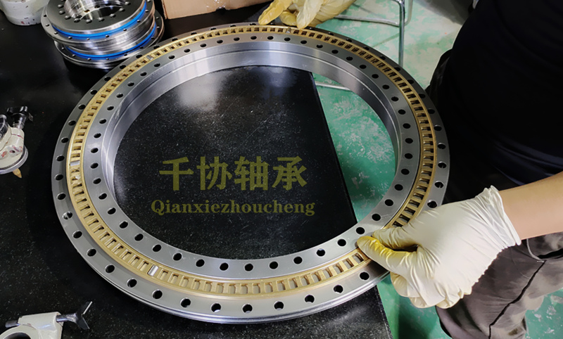 [ZLYQX]YRT轉(zhuǎn)臺軸承硬度的重要性以及硬度標(biāo)準(zhǔn)
